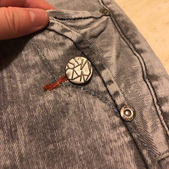 New AKADEMIKS Grey/Pink Embroidered Jeans Size 13 - Picture 3 of 9